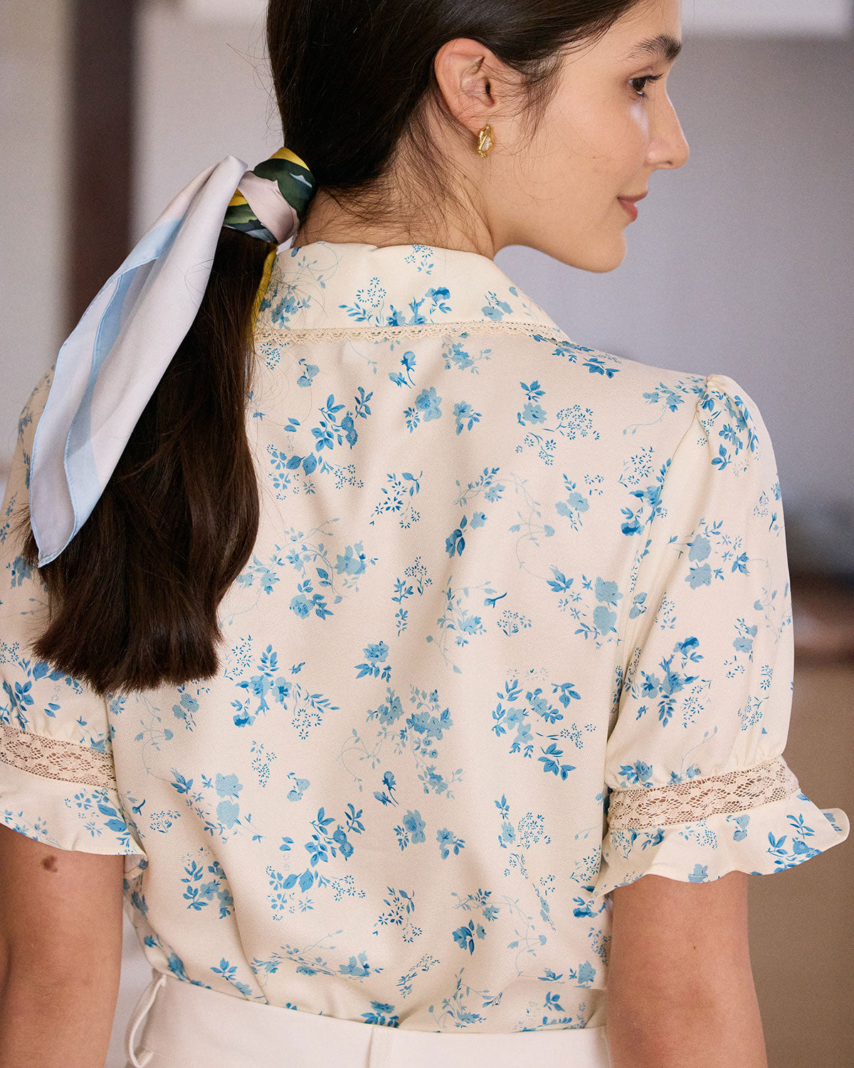 Mariana | Camisa floral con encaje