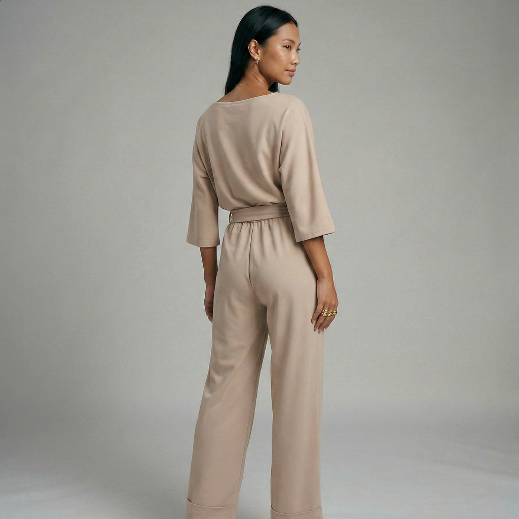 Mel | Mono elegante con cinturón y escote barco