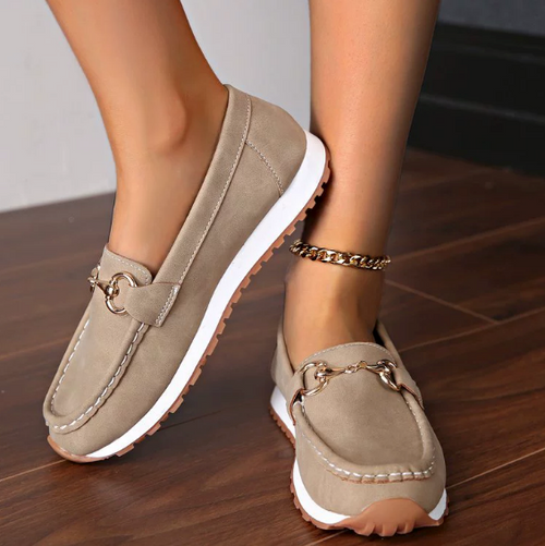 Abril | Mocasines planos con hebilla