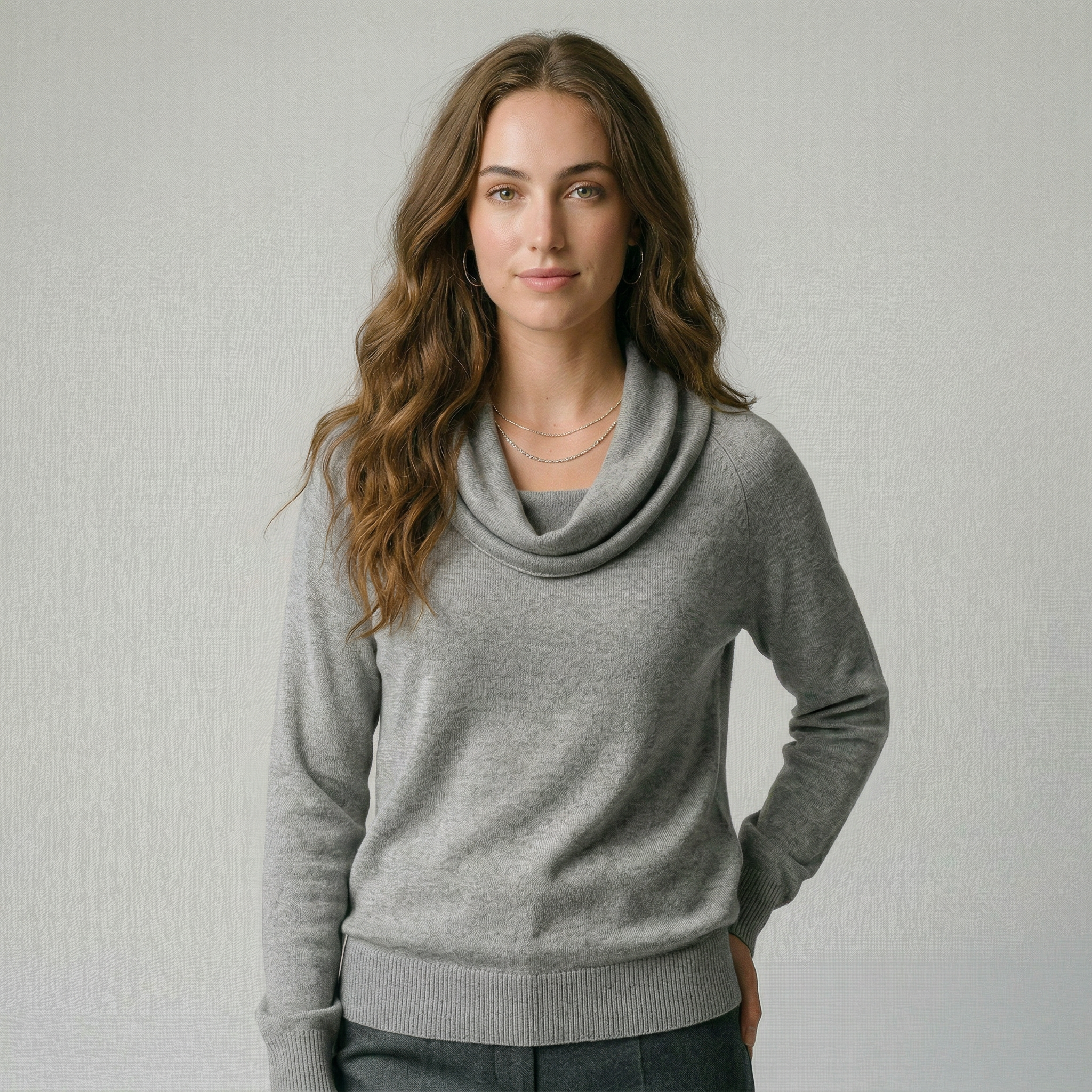 Amelia | Suéter de cuello drapeado elegante
