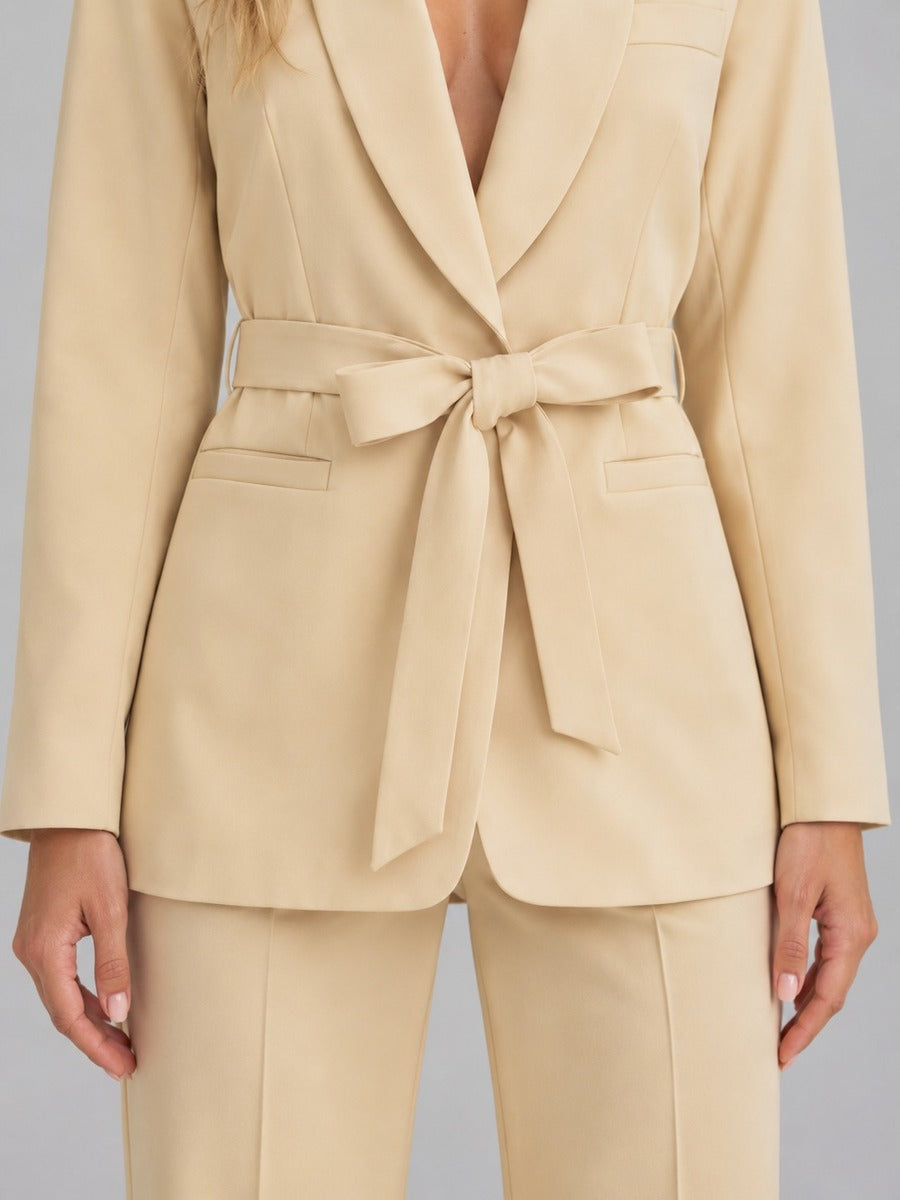 Gloria | Conjunto de blazer con cuello chal y cinturón