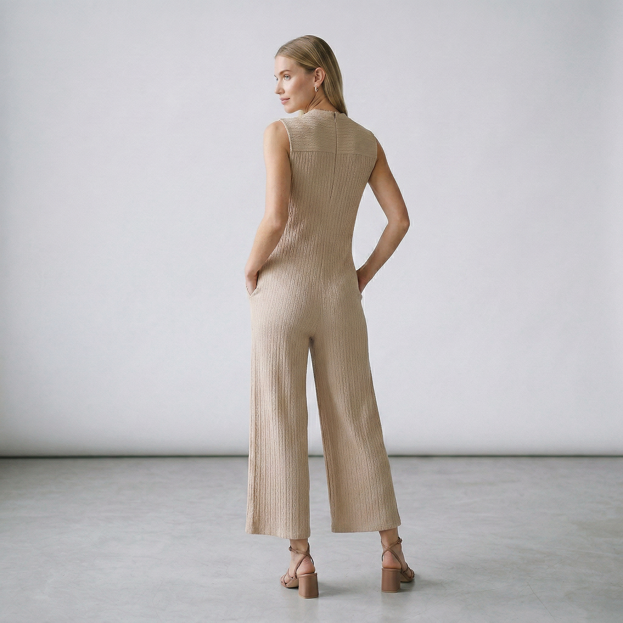 Vivara | Mono elegante sin mangas de pierna amplia