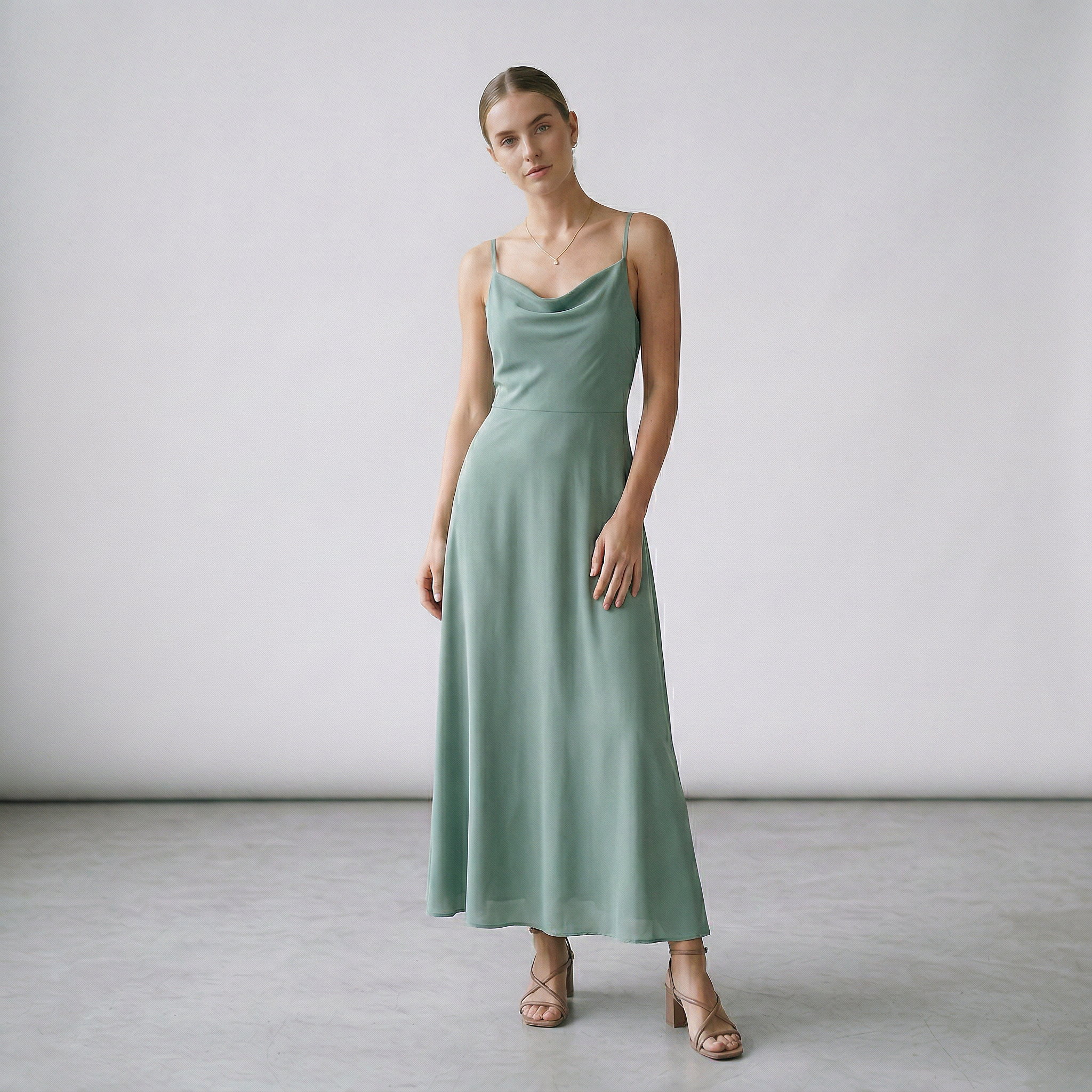 Lucia | Vestido maxi slip con espalda descubierta